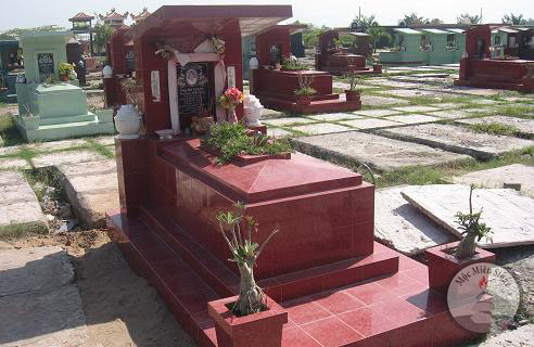 Mẫu mộ ốp gạch màu đỏ tiết kiệm chi phí 