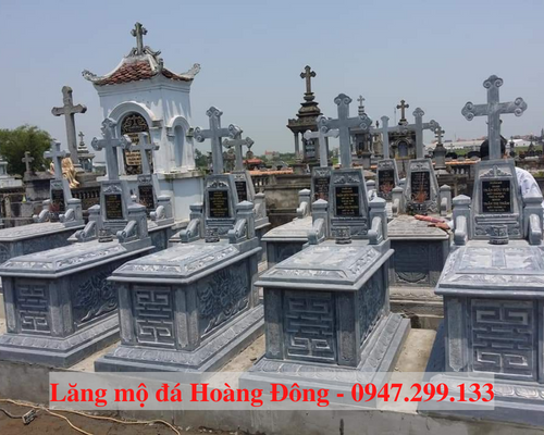 Mẫu mộ đá công giáo với hình ảnh thánh giá đặc trưng 