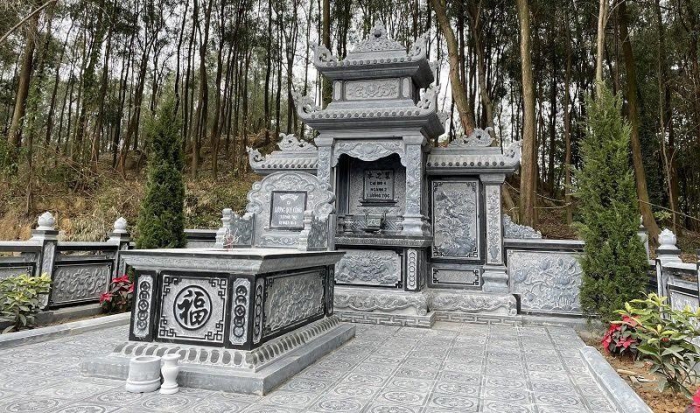 Mẫu lăng mộ đá xanh rêu hoa văn chạm khắc truyền thống 