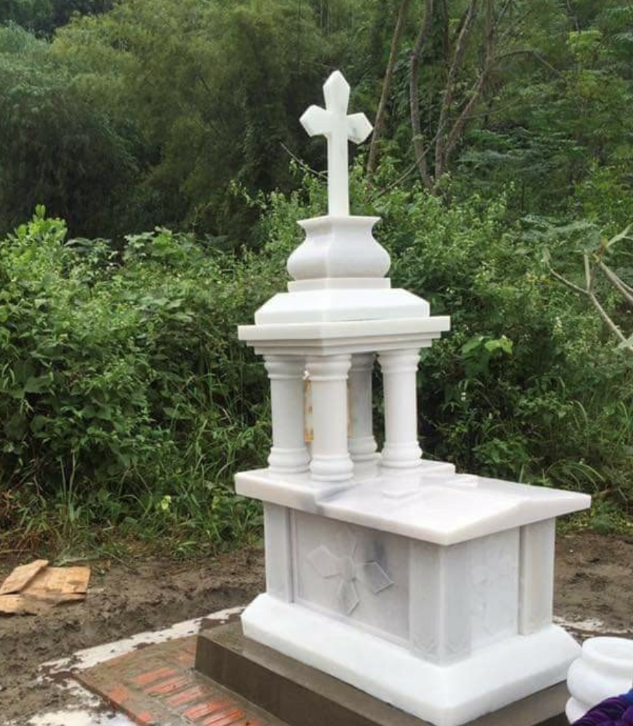 Mẫu lăng mộ công giáo chế tác từ đá trắng sang trọng và tinh tế 